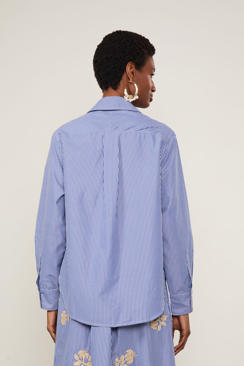 52051795_0200_4-CAMISA-COM-BORDADO-DE-FLOR-DE-RAFIA
