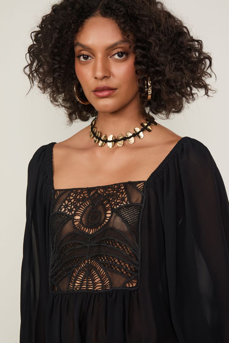 52136183_0005_1-BLUSA-COM-MANGA-AMPLA-E-PALA-DE-RENDA