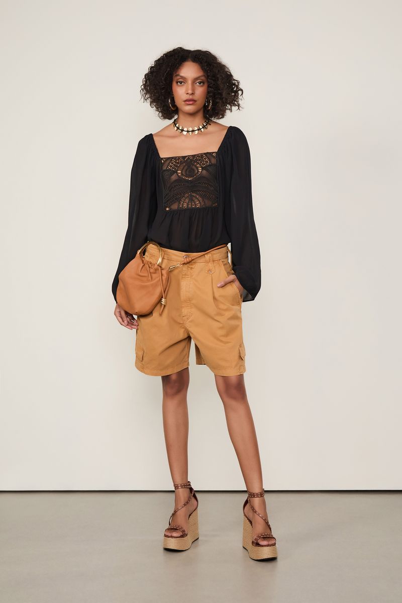 52136183_0005_2-BLUSA-COM-MANGA-AMPLA-E-PALA-DE-RENDA