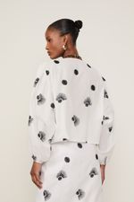 52136219_0003_3-BLUSA-COM-AMARRACAO-E-BORDADO-POA