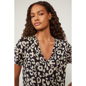 Camiseta Manga Curta Decote v Estampada Onça Cronos