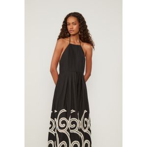 Vestido Com Bordado Preto
