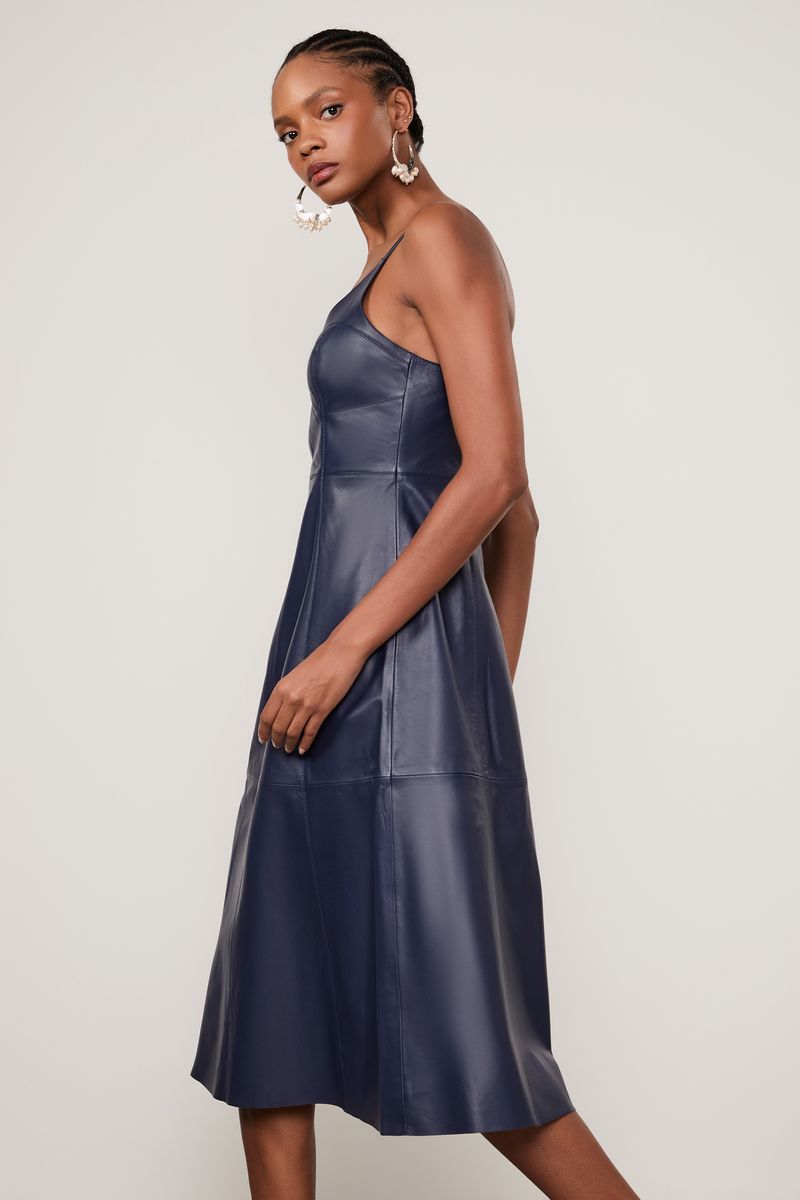 07207834_11055_4-VESTIDO-DE-COURO-MIDI-ALCA-RECORTES