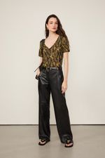 52136340_52571_2-TEE-DECOTE-V-MANGA-CURTA-FOLHAGEM-PENA