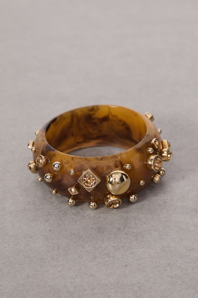 27040552_1511_2-BRACELETE-MARROM-DE-RESINA-CRAVEJADO