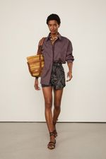 25054340_0005_2-SHORT-AMPLO-COM-BORDADO