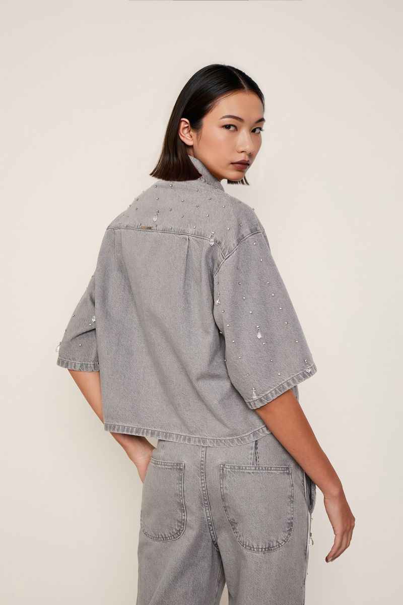 52051808_2289_4-CAMISA-JEANS-CROPPED-OVER-COM-CRISTAIS