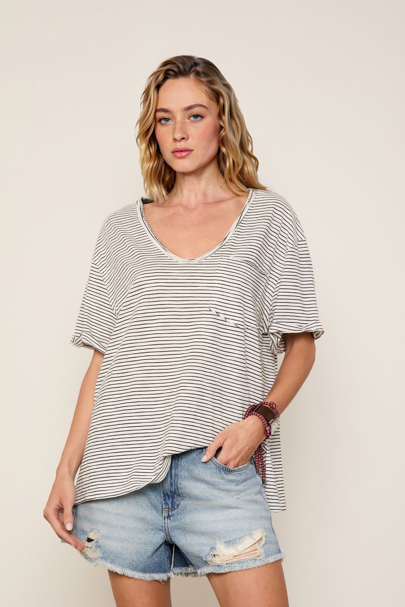 52060808_0015_1-CAMISETA-DE-MALHA-COM-BOLSO-LISTRADA