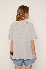 52060808_0015_3-CAMISETA-DE-MALHA-COM-BOLSO-LISTRADA