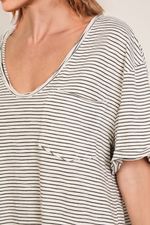 52060808_0015_4-CAMISETA-DE-MALHA-COM-BOLSO-LISTRADA