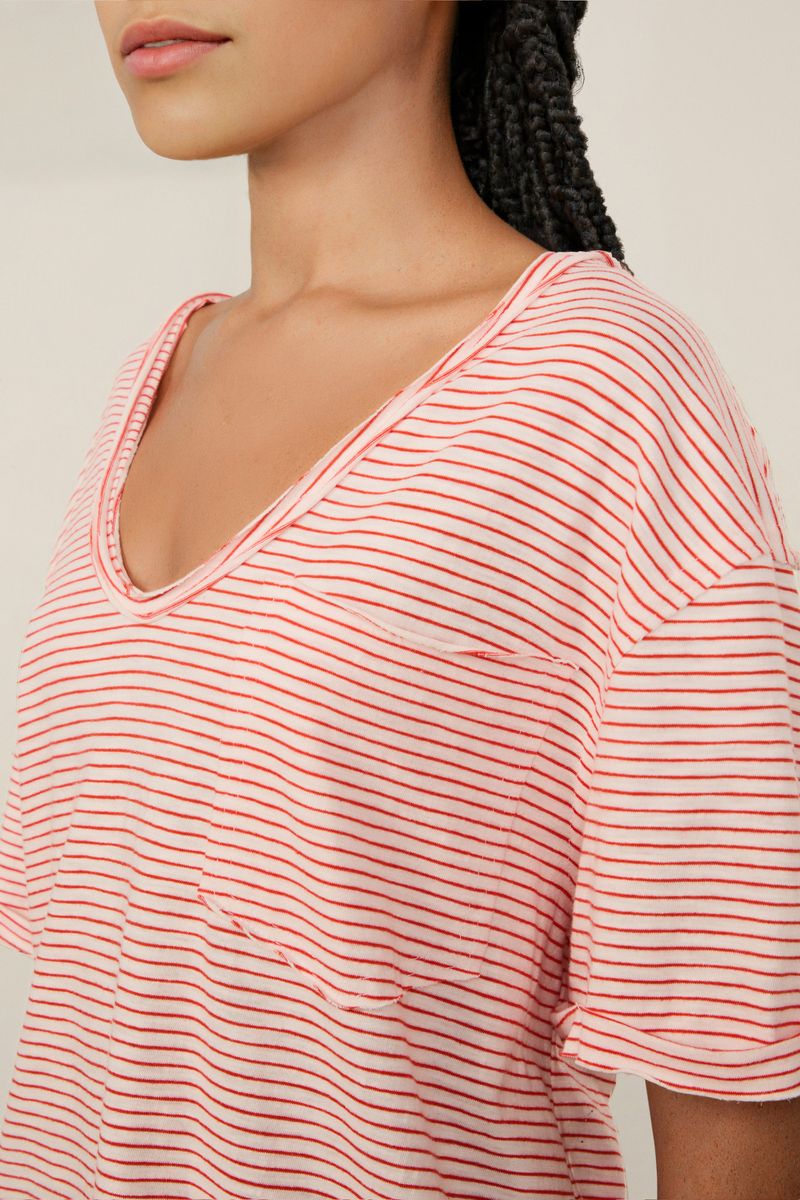 52060808_6210_4-CAMISETA-DE-MALHA-COM-BOLSO-LISTRADA