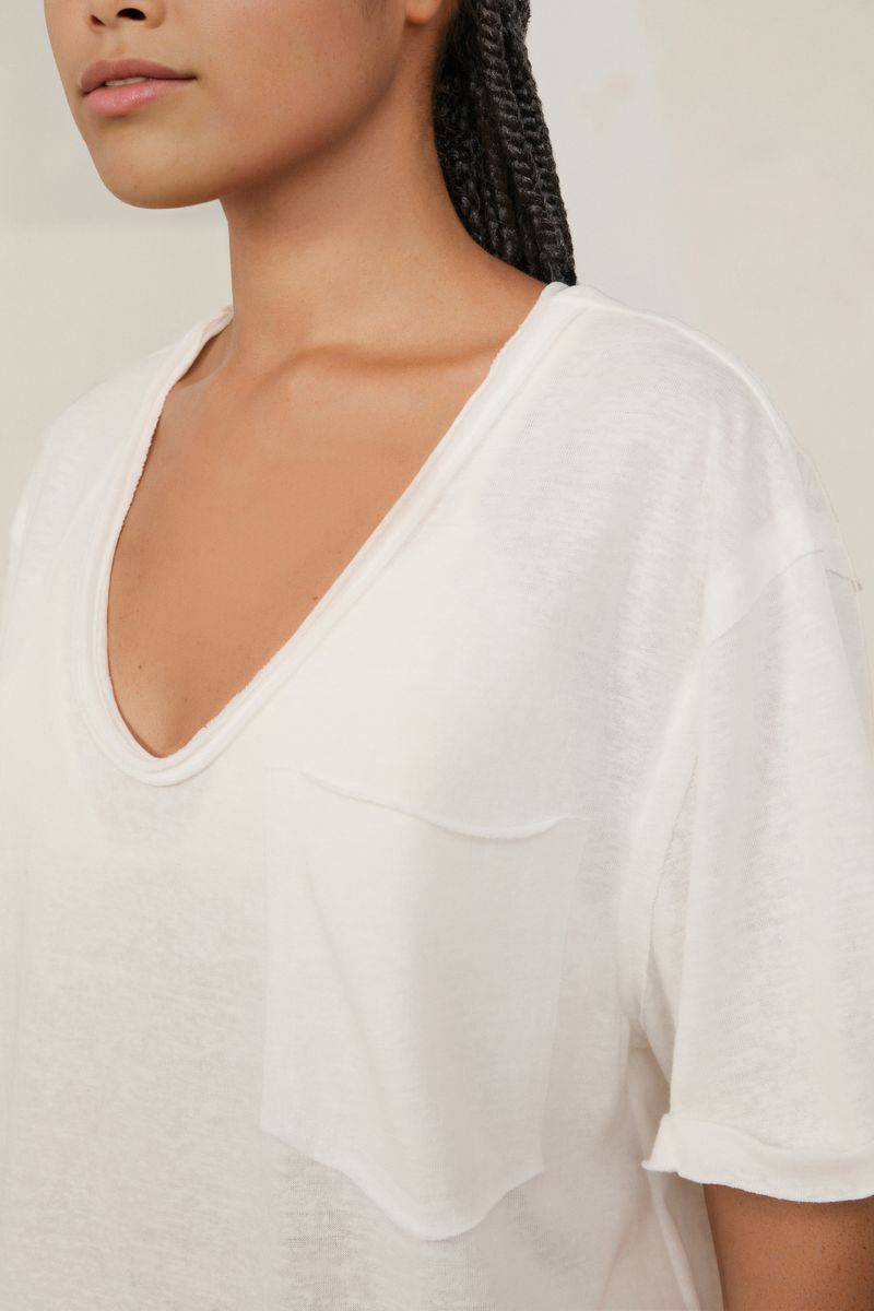 52060812_0003_4-CAMISETA-DE-MALHA-COM-BOLSO-LISA