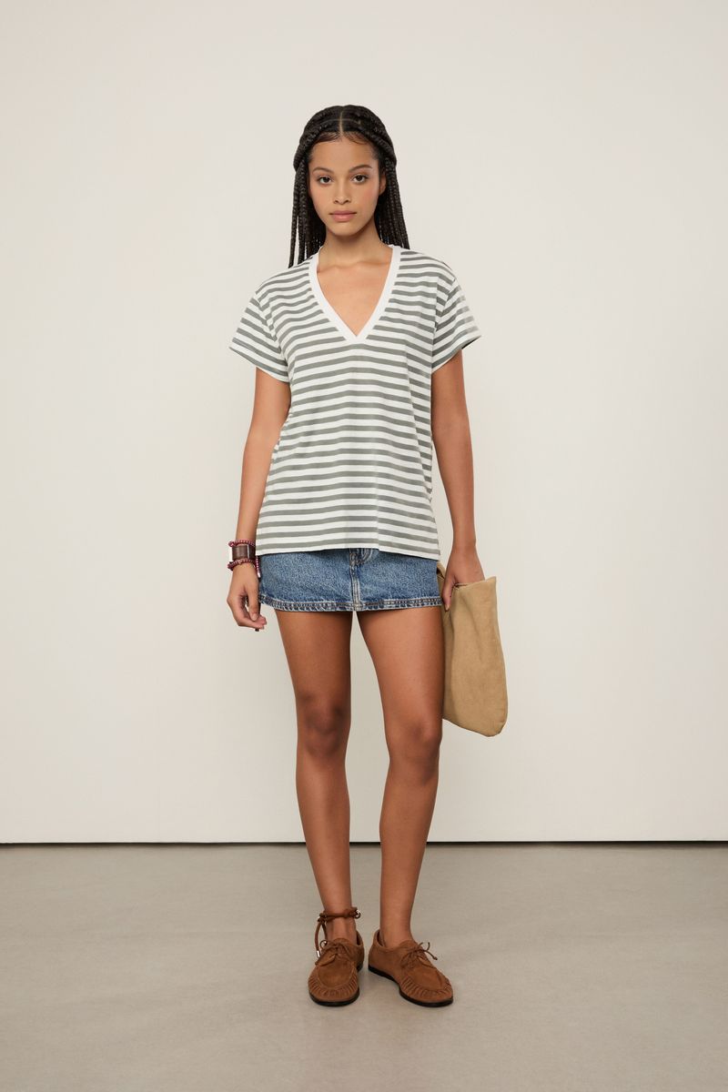 52136171_09021_1-BLUSA-DE-MALHA-LISTRADA-DECOTE-V