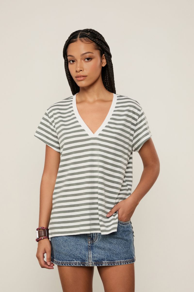 52136171_09021_2-BLUSA-DE-MALHA-LISTRADA-DECOTE-V