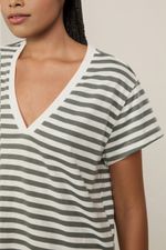 52136171_09021_4-BLUSA-DE-MALHA-LISTRADA-DECOTE-V