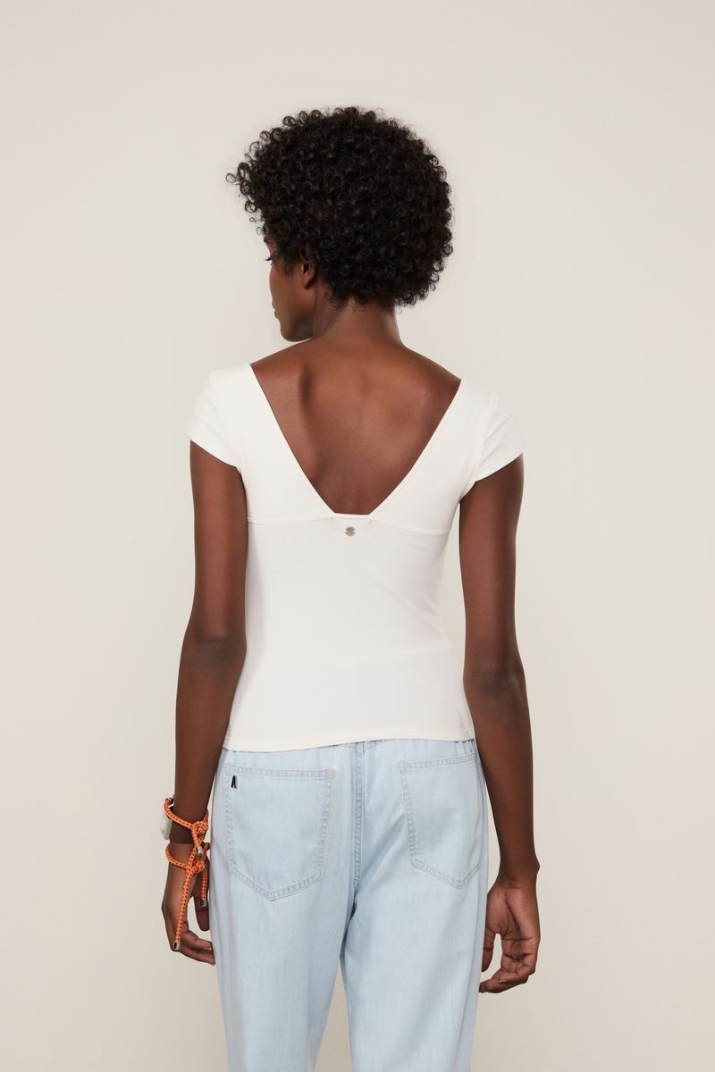 52136233_07483_3-BLUSA-MALHA-JUSTA-DECOTE-V