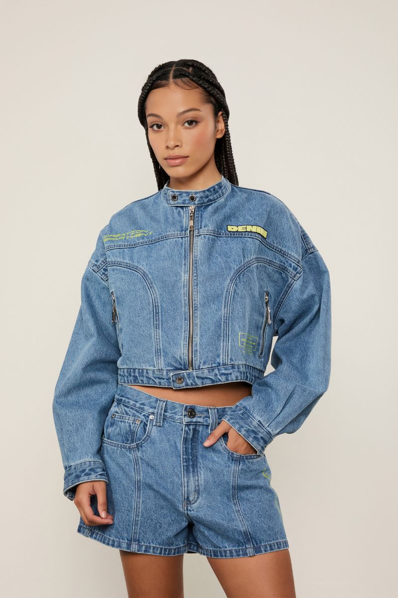 03011824_0105_1-JAQUETA-JEANS-APLICACAO-SILK-E-PATCH