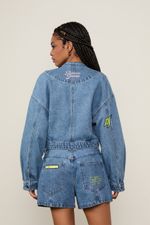 03011824_0105_3-JAQUETA-JEANS-APLICACAO-SILK-E-PATCH