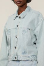 03011826_0101_4-JAQUETA-JEANS-OVERBOY-PREGAS-FRONTAIS