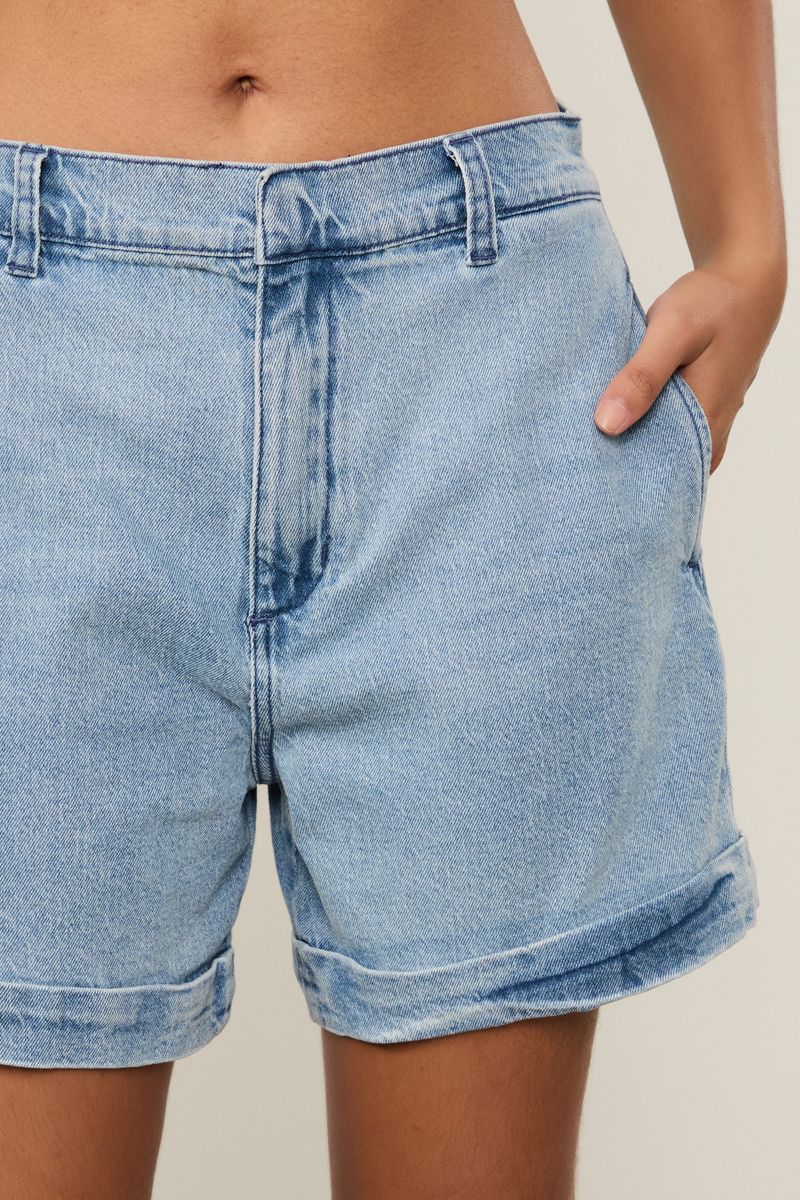 25054403_0101_2-BERMUDA-JEANS-BARRA-DIFERENCIADA